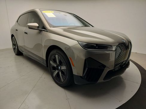 Certified 2024 BMW iX xDrive50 w/ Premium Package AWD/4WD image 2