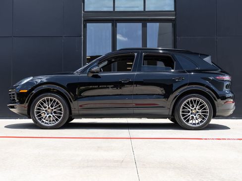 Certified 2023 Porsche Cayenne AWD/4WD image 2
