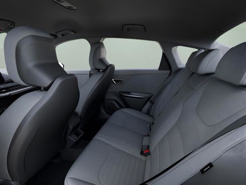 New 2025 Kia K4 EX image 18