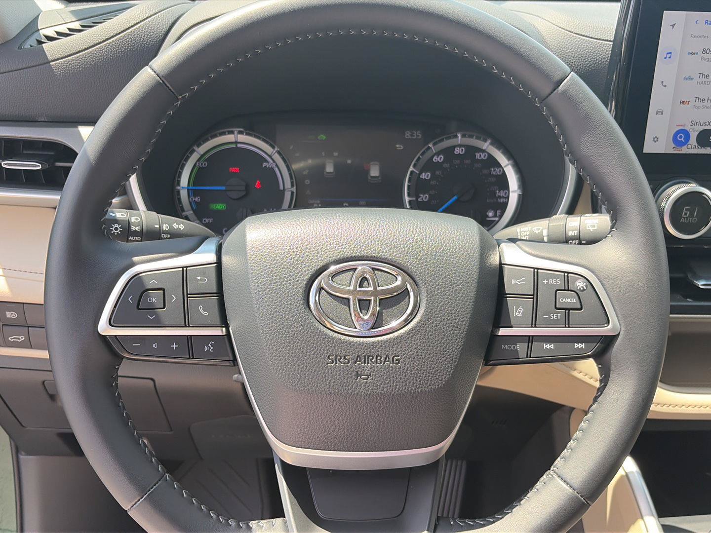 Used 2025 Toyota Highlander XLE AWD/4WD image 8