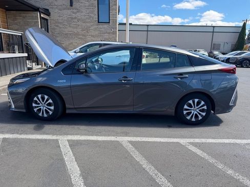 Used 2020 Toyota Prius Prime Limited FWD image 23