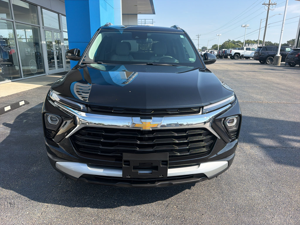 Used 2025 Chevrolet TrailBlazer LT AWD/4WD image 3