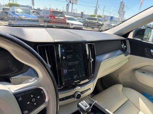 Used 2019 Volvo XC60 T5 Momentum w/ Advanced Package image 7