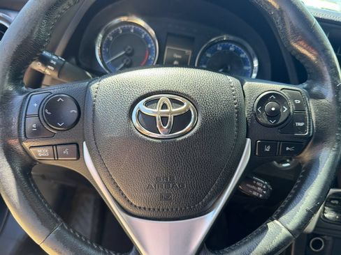 Used 2018 Toyota Corolla SE w/ Carpet Mat Package (TMS) FWD image 12