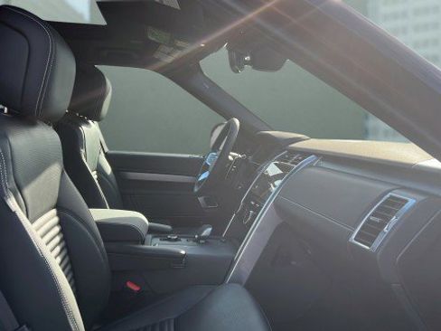 New 2026 Land Rover Discovery Limited Edition image 20