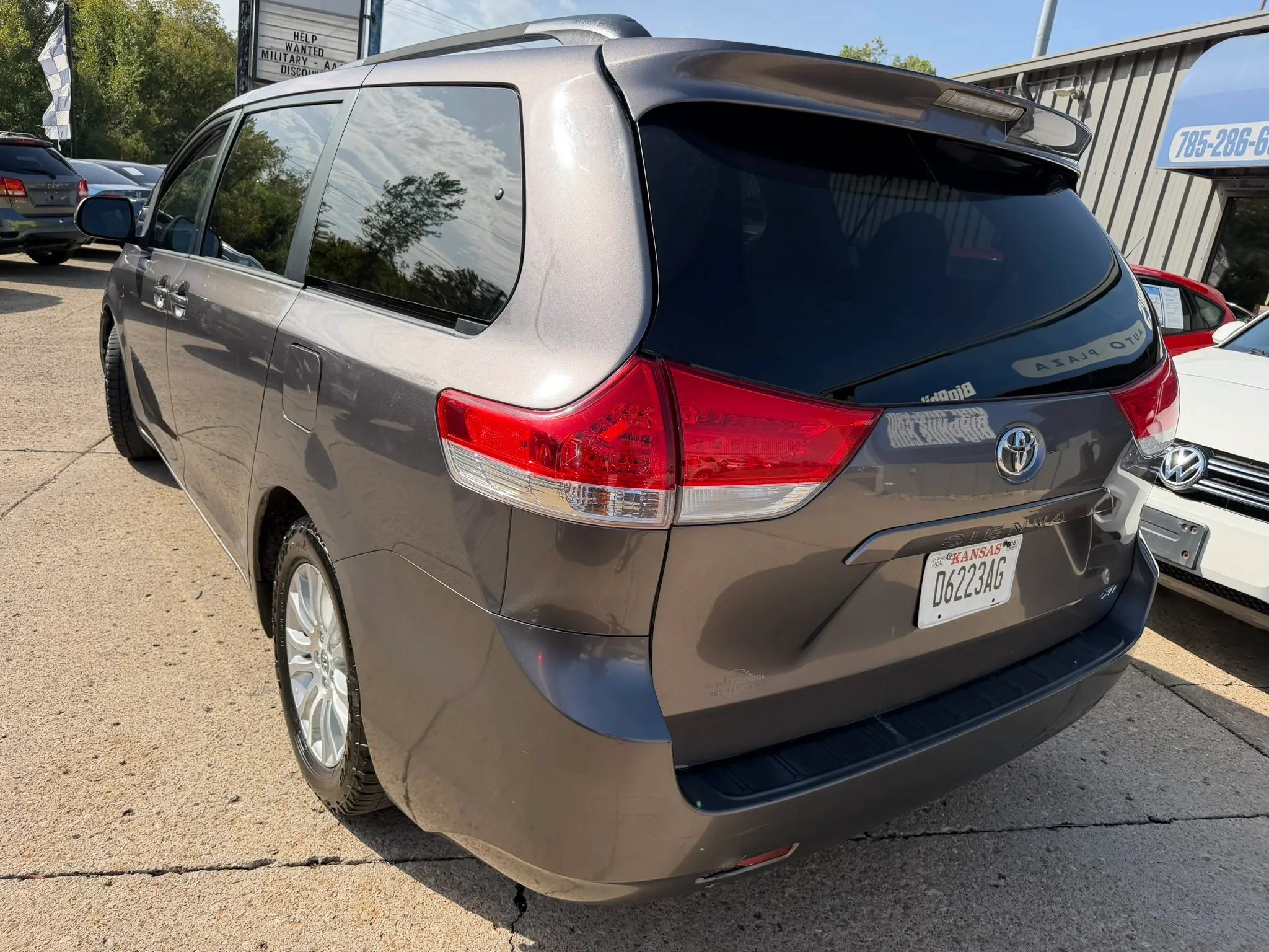 Used 2013 Toyota Sienna XLE FWD image 10