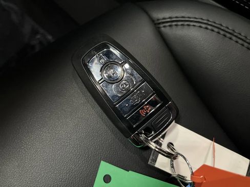 Used 2024 Lincoln Corsair AWD image 27