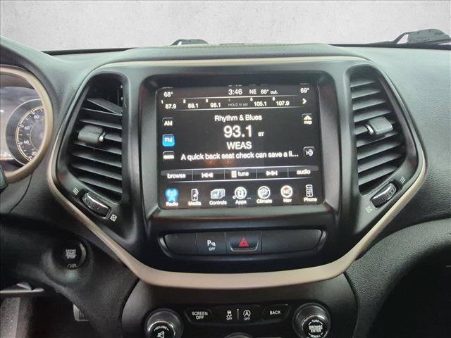 Used 2017 Jeep Cherokee Limited w/ Luxury Group FWD image 17