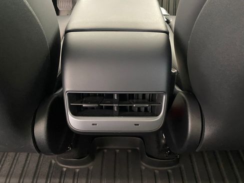 Used 2023 Tesla Model Y Long Range image 28