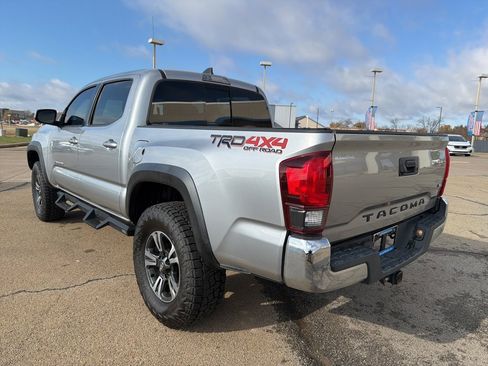 Used 2019 Toyota Tacoma TRD Off-Road image 7