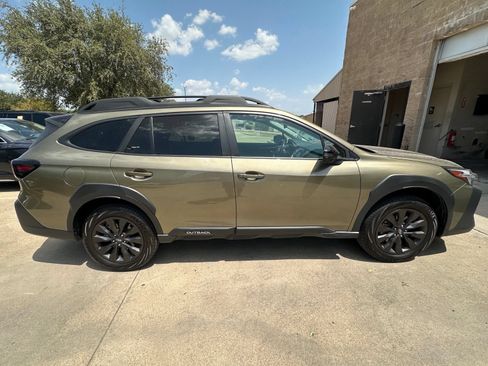 Used 2025 Subaru Outback Onyx Edition AWD/4WD image 2