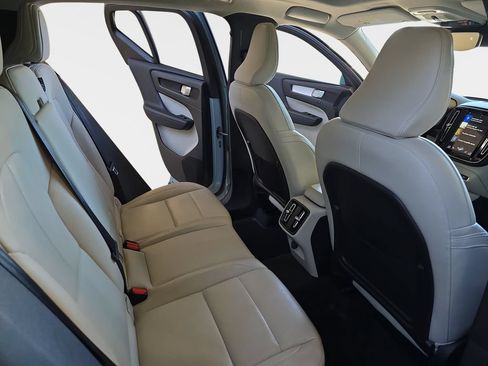 Used 2019 Volvo XC40 T5 Momentum AWD/4WD image 13