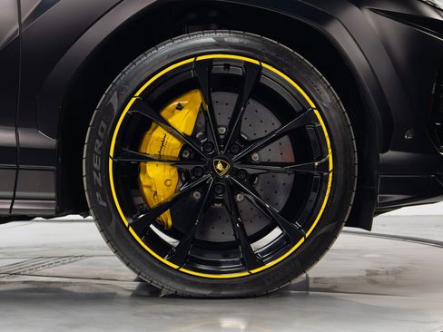 Used 2022 Lamborghini Urus image 23