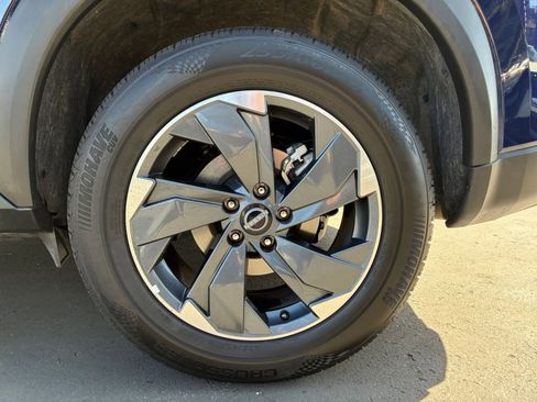 Used 2025 Nissan Rogue SV image 32