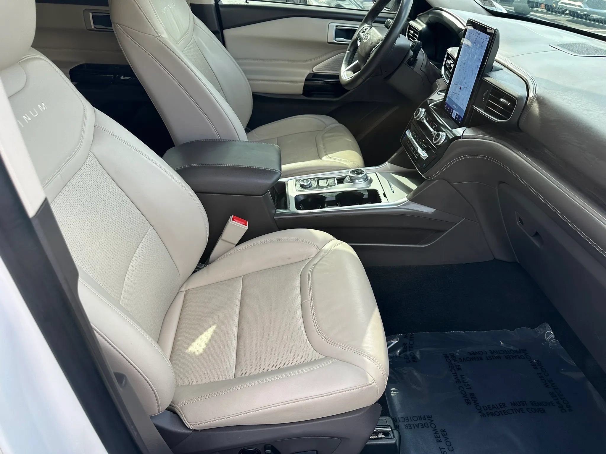 Used 2023 Ford Explorer Platinum w/ Technology Package AWD/4WD image 17