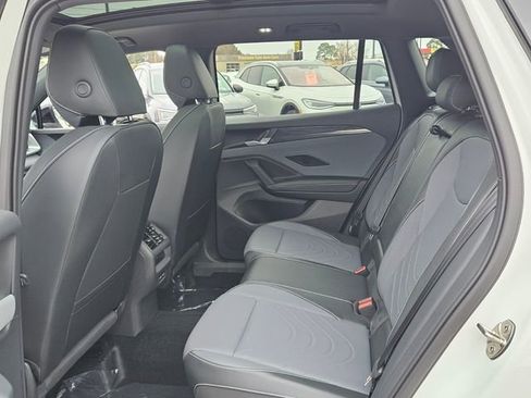 New 2026 Volkswagen Tiguan SE R-Line image 6