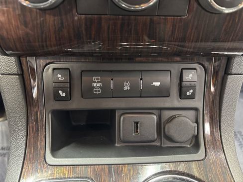 Used 2016 Chevrolet Traverse LT w/ Style and Technology Package FWD image 22