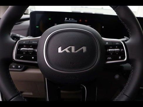 New 2026 Kia Carnival EX image 18