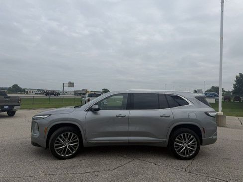 Used 2025 Buick Enclave Avenir w/ Super Cruise Package AWD/4WD image 6