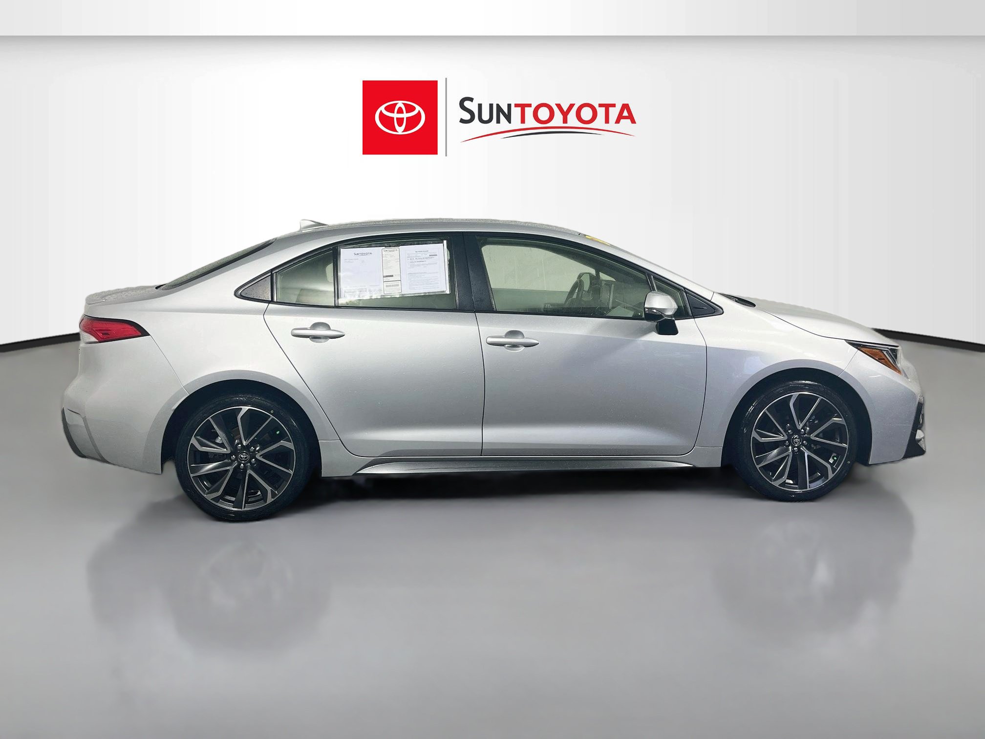 Used 2021 Toyota Corolla SE FWD image 2
