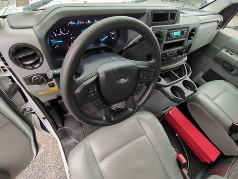 Used 2023 Ford E-350 and Econoline 350 Super Duty w/ Power Windows & Locks Group image 16