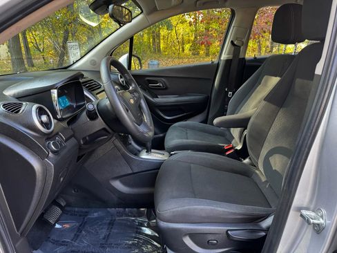 Used 2016 Chevrolet Trax LS image 16