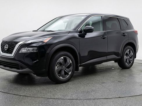 Used 2025 Nissan Rogue SV image 3