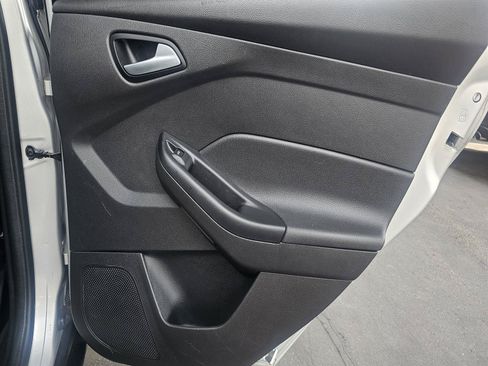Used 2014 Ford Focus SE w/ Equipment Group 201A FWD image 23
