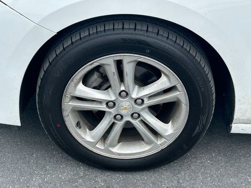 Used 2018 Chevrolet Cruze LT image 12