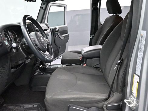 Used 2018 Jeep Wrangler Unlimited Sport S AWD/4WD image 13