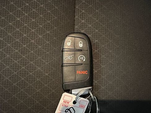 Used 2019 Jeep Grand Cherokee Laredo w/ Security & Convenience Group AWD/4WD image 17