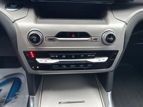 Used 2022 Ford Explorer XLT w/ Equipment Group 202A image 26