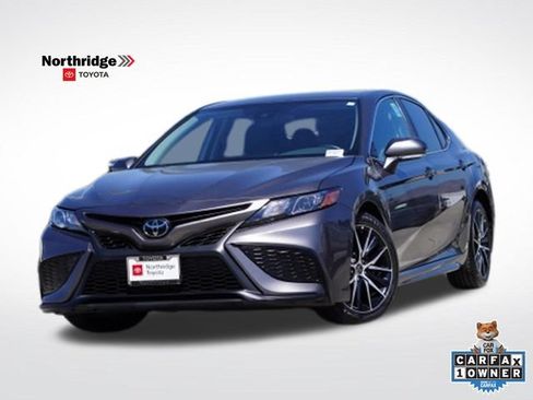 Used 2023 Toyota Camry SE FWD image 1