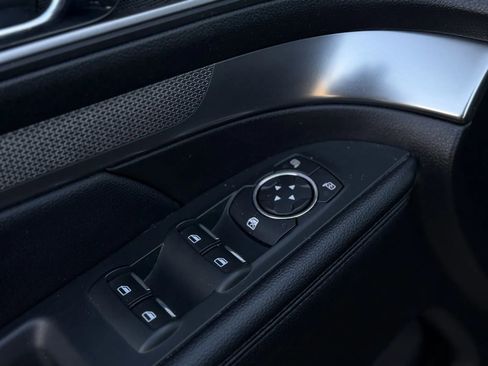 Used 2018 Ford Explorer XLT w/ Equipment Group 202A image 26