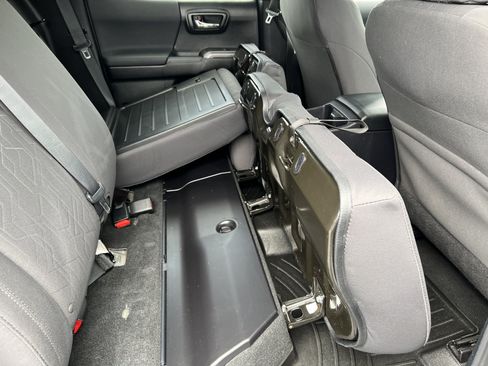 Used 2017 Toyota Tacoma TRD Sport w/ Premium & Technology Package AWD/4WD image 22