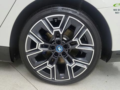 Used 2024 BMW i5 eDrive40i w/ Executive Package RWD image 72