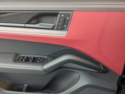 New 2026 Porsche Cayenne S image 12