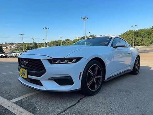 Used 2024 Ford Mustang Premium image 4