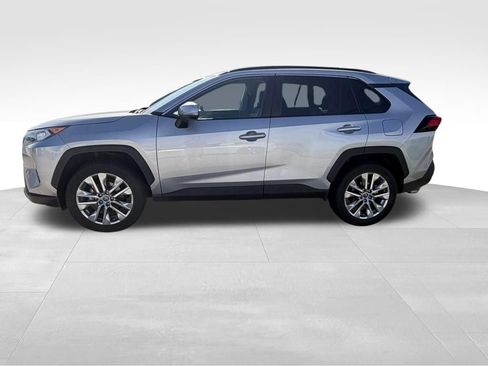 Used 2021 Toyota RAV4 XLE Premium AWD/4WD image 4