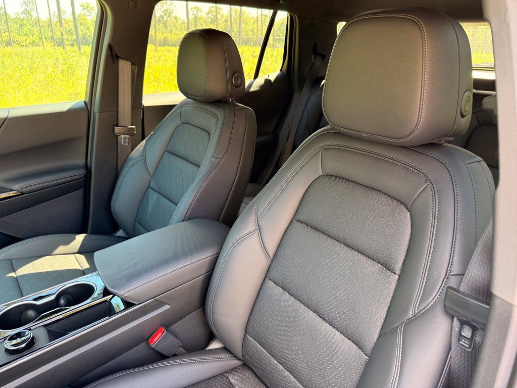 New 2027 Chevrolet Equinox LT w/ Convenience Package II FWD image 12