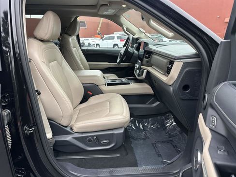 Used 2024 Ford Expedition Limited image 14