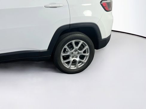 Used 2023 Jeep Compass Latitude image 28