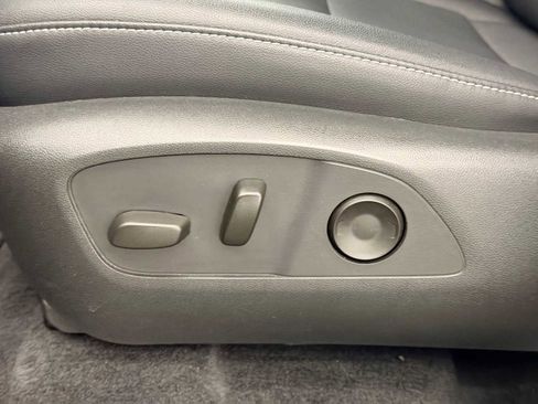 Used 2025 Chevrolet Traverse LT image 17