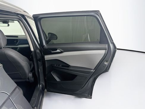 Used 2023 Volkswagen Taos SE w/ Panoramic Sunroof Package FWD image 31