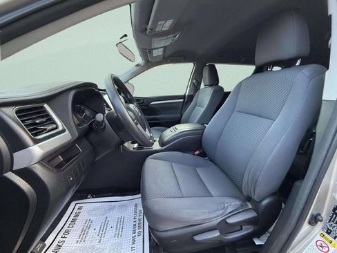 Used 2015 Toyota Highlander LE AWD/4WD image 11
