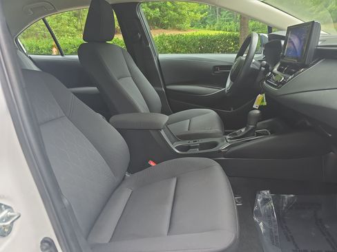 Used 2024 Toyota Corolla LE FWD image 10
