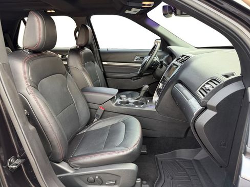 Used 2019 Ford Explorer Sport w/ Ford Safe & Smart Package AWD/4WD image 18