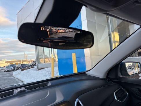 Used 2021 Chevrolet Equinox LT image 28