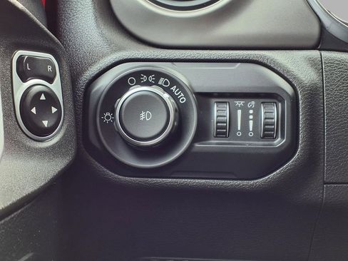 Used 2019 Jeep Wrangler Unlimited Sport S image 16