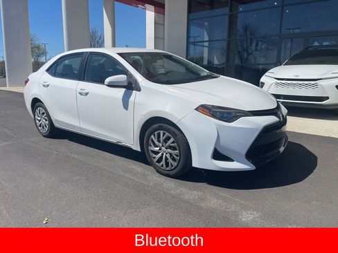 Used 2019 Toyota Corolla LE image 2